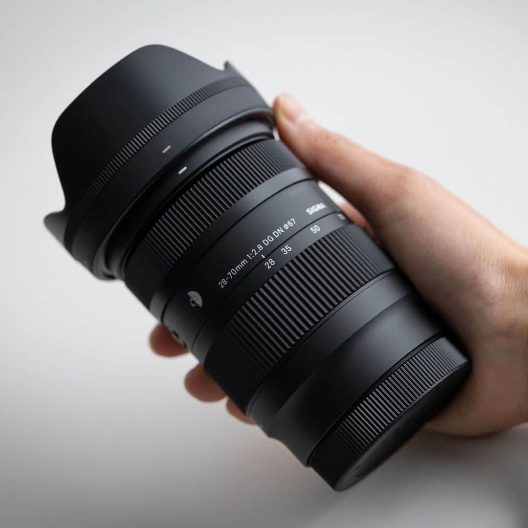 Sigma Corp Of America（シグマ）さんのインスタグラム写真 - (Sigma Corp Of America（シグマ）Instagram)「Introducing the SIGMA 28-70mm F2.8 DG DN | Contemporary lens for full-frame mirrorless cameras!  This new "standard" zoom is anything but standard, with incredibly compact dimensions, exceptional build quality and outstanding imaging performance.  Great for both high-quality photo and video applications, the 28-70mm F2.8 DG DN | C offers the low-light capability you need, the autofocus performance you want, and the lightness you didn't think was possible!  Coming in March 2021 for E-mount and L-mount for only $899.  ** Links in bio to learn more **  #SIGMA #sigmaphoto #SIGMA2870mmContemporary #SIGMAContemporary #SIGMADGDN #photography #zoomlens #zoom #Emount #Lmount #mirrorless #fullframe」2月24日 21時30分 - sigmaphoto