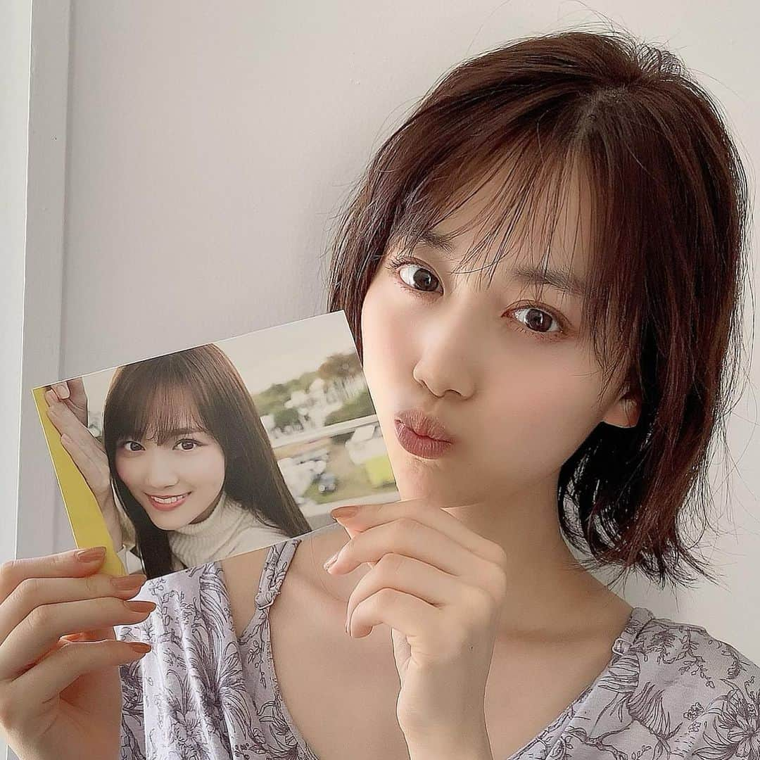 山下美月さんのインスタグラム写真 - (山下美月Instagram)「・ こちらのきゅんスマイルポストカードは、 くまざわ書店・コーチャンフォー限定の特典です✔︎  #山下美月1st写真集 #忘れられない人  を購入してくださった方に、 今週末2月27日（土）から配布となります❣️  ㊗️センター特典のポストカードは どちらも数量限定ですのでぜひお見逃しなく😊💕 写真集の感想も教えてくださいね✨✨  #乃木坂46 #山下美月 #書店限定ポストカード #手描きメッセージ入り #くまざわ書店 #コーチャンフォー﻿ ﻿」2月24日 21時28分 - yamashitamizuki1st