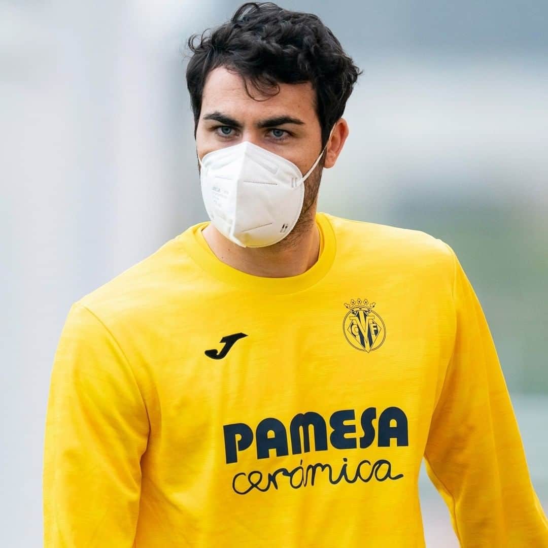 ビジャレアルCFのインスタグラム：「¡Aún quedan muchas semanas de recuperación por delante, pero qué maravilla poder volver ver a @v8iborra 😍!  ¡Dale duro, Ibo 💪!  There are still a lot of weeks of recovery left, but it’s great to see @v8iborra around !  Keep working hard, Ibo 💪!  #Villarreal #futbol #soccer #football」