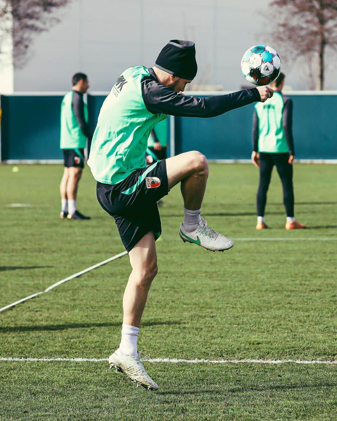 FCアウクスブルクさんのインスタグラム写真 - (FCアウクスブルクInstagram)「Mein bester Freund, der ⚽️!   #FCA #FCA1907 #fcaugsburg #⚽️」2月24日 21時48分 - fcaugsburg1907