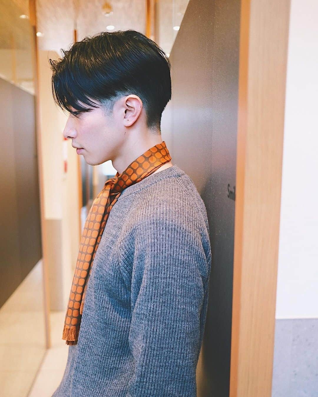 natsuoさんのインスタグラム写真 - (natsuoInstagram)「men's cut✂︎ 360°かっこよく 一人一人の頭の形に合わせて カットしていきます。  #なつお産 #メンズヘア #メンズヘアスタイル #センターパート #センターパート男子」2月24日 21時48分 - akimotonatsuo