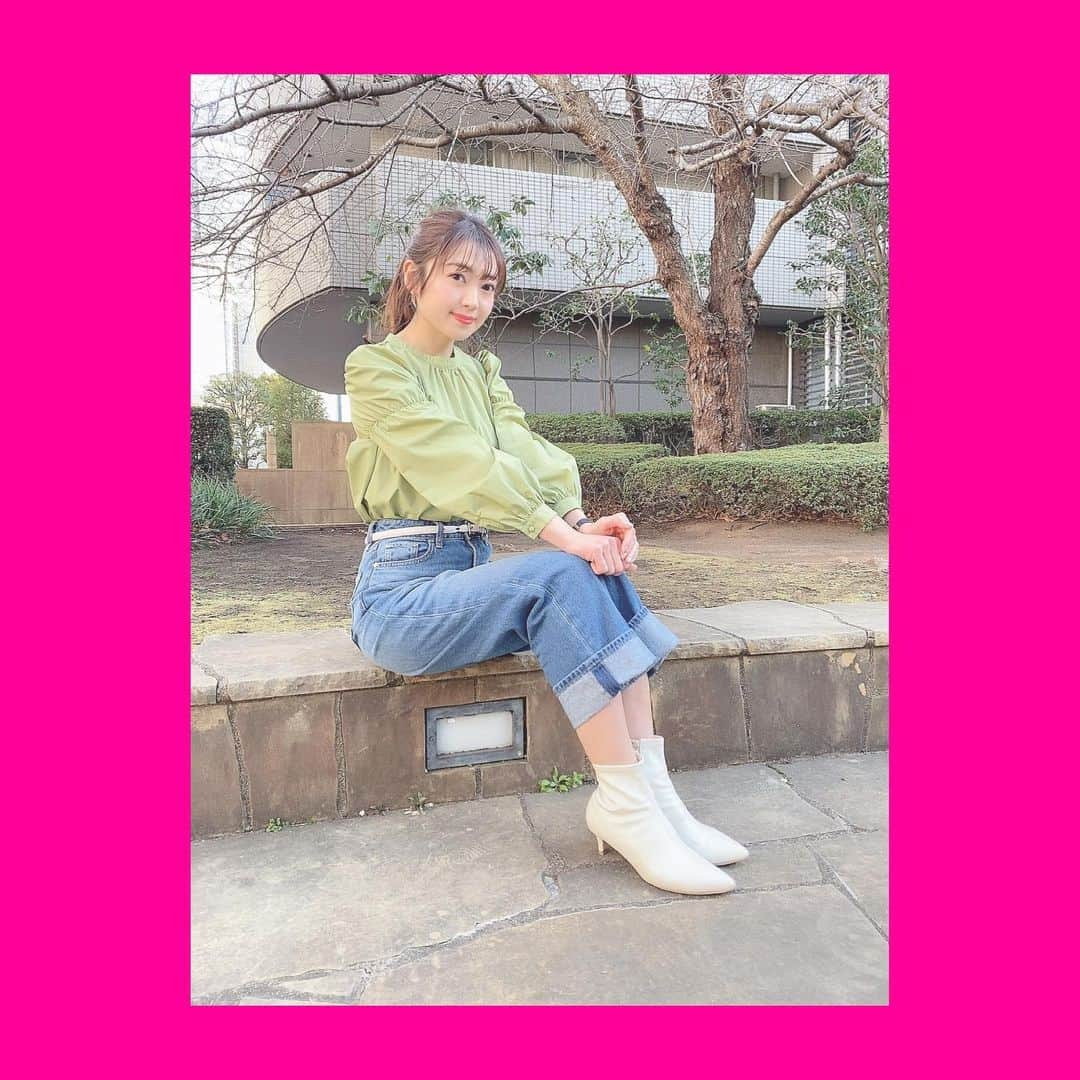 成田梨紗のインスタグラム：「だいぶ暖かくなりましたね🌸﻿ さくらのスタバは欠かせないっ🌸﻿ と思ってるのに今年はまだ飲めてない〜🥴﻿ ﻿ ﻿ 最近は感染対策をしっかりしながら﻿ 来月のライブに向けて﻿ リハ三昧な毎日です！🎤﻿ ﻿ #春の予感 #outfit #シャーリングブラウス」