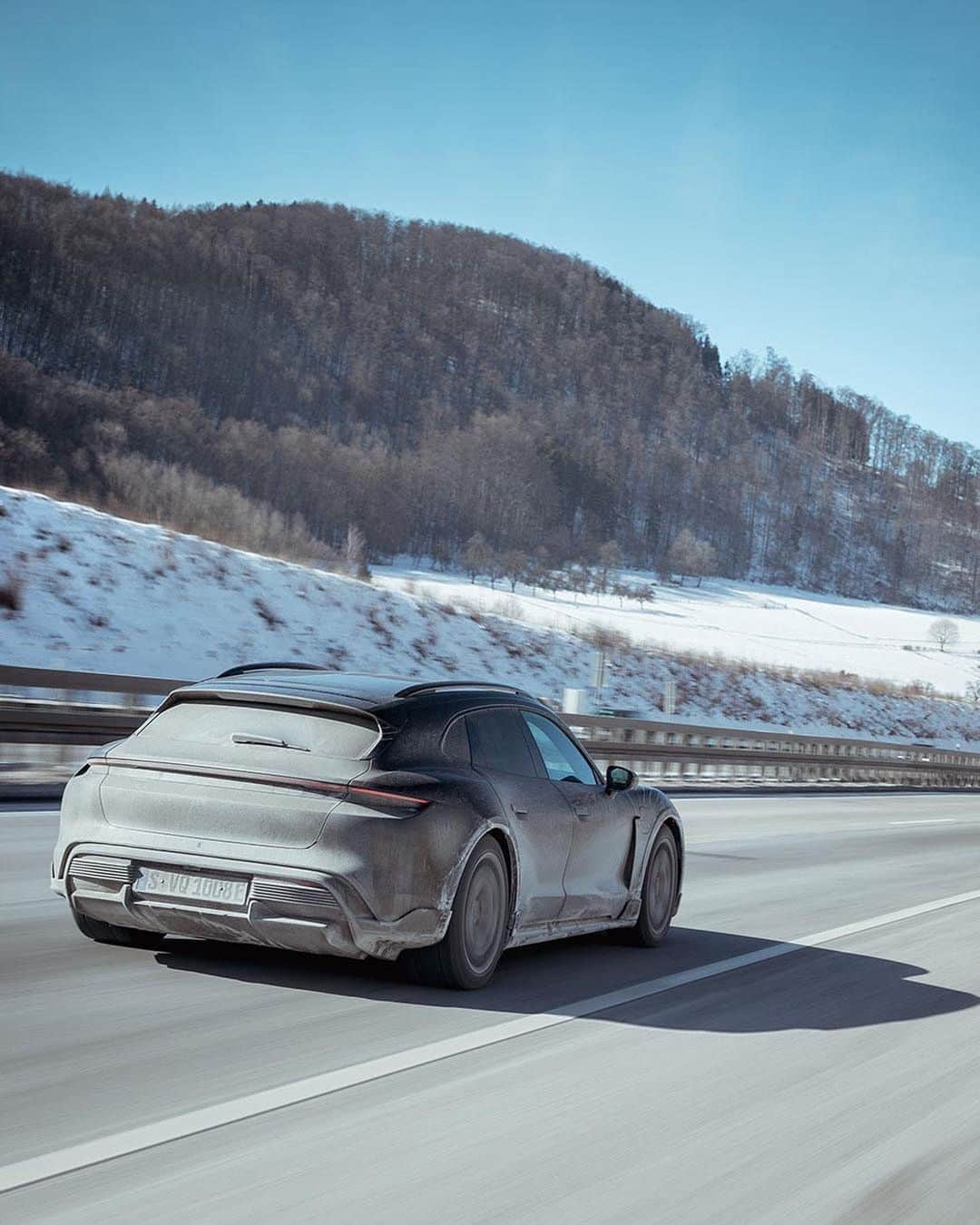 Porscheさんのインスタグラム写真 - (PorscheInstagram)「Checking off continents as it goes, the new Taycan Cross Turismo is completing its last test drives on a diverse range of grounds, from the Nürburgring to the south of France, the Pyrenees to an off-road 'Safari Track' challenge outside of Africa. __ Taycan: Electricity consumption combined 28,7 – 28,0 kWh/100 km; CO2 emissions combined: 0 g/km I https://porsche.click/DAT-Leitfaden I Status: 02/2021」2月24日 21時56分 - porsche