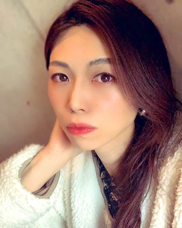 小林アナさんのインスタグラム写真 - (小林アナInstagram)「39歳　独身  服装選びも  男選びも  迷うな  決めろ  #シリーズリア充女」2月24日 21時49分 - genkobiribiri