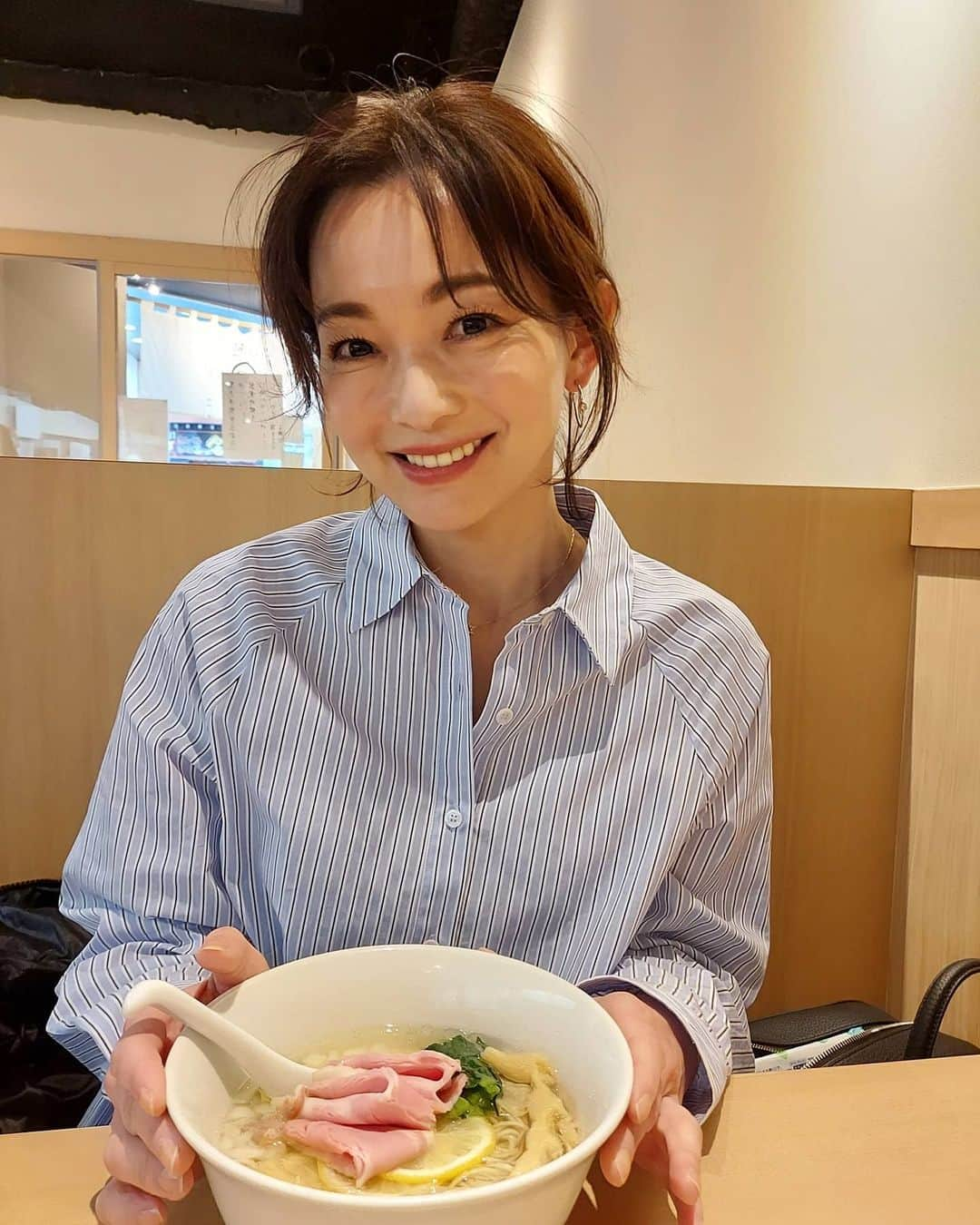 佐藤純さんのインスタグラム写真 - (佐藤純Instagram)「今日は仲良しナオちゃんとセレSTORYの撮影でした📷💕  @nao_nao310   @selestory40   私達…モデル歴30年&27年コンビ🤣  なっがーーー‼️🤣  ナオちゃんが動画を撮ってくれたー😊  子供達にお土産～‼️と鬼滅のマスク😷をくれたよ❤️  めちゃめちゃ喜んでた😆  ナオちゃん、ありがとー🙌💕  #セレSTORY  #STORY #STORYmag  #撮影 #shooting #仲良しモデル #ずっと喋ってられる #あー楽しい #ママ #ママモデル #モデル #mama #mamamodel #model」2月24日 21時50分 - junsatoidea