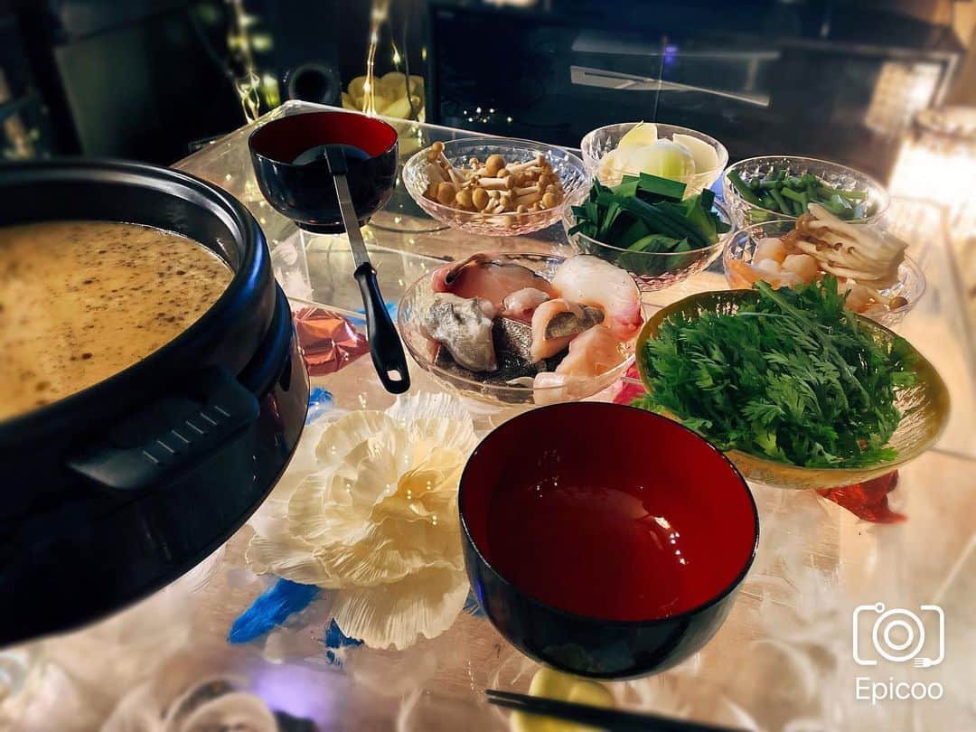 MIUさんのインスタグラム写真 - (MIUInstagram)「今日の夜ご飯⭐️  おうち鍋( ⸝•ᴗ•⸝)  #悪魔の肉鍋用スープ なのに、白身魚と野菜を入れました( ˘꒳˘ )  #おうちご飯 #鍋 #おうち鍋 #dinner」2月24日 21時51分 - miu_sakurai_official