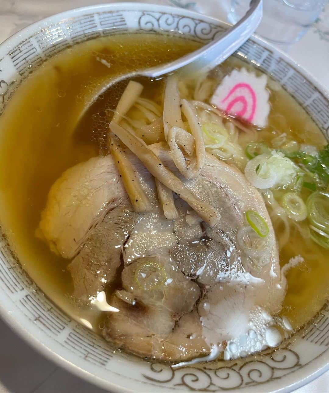 中野みやびのインスタグラム：「さのらーめん！！  #栃木 #チャーシュー #佐野ラーメン #ラーメン #日本 #food #japan #麺類 #佐野 #very #good #美味しい #絶品 #中野みやび #みやび」