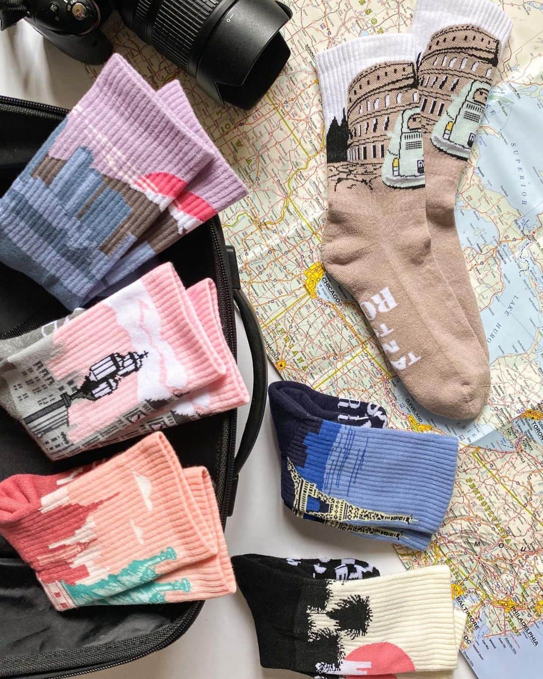 CALZEDONIAさんのインスタグラム写真 - (CALZEDONIAInstagram)「What’s your favorite city in the all World? Tell us with your Socks! [DC0404] #calzedonia #italianlegwear #socks #newIn」2月24日 22時14分 - calzedonia