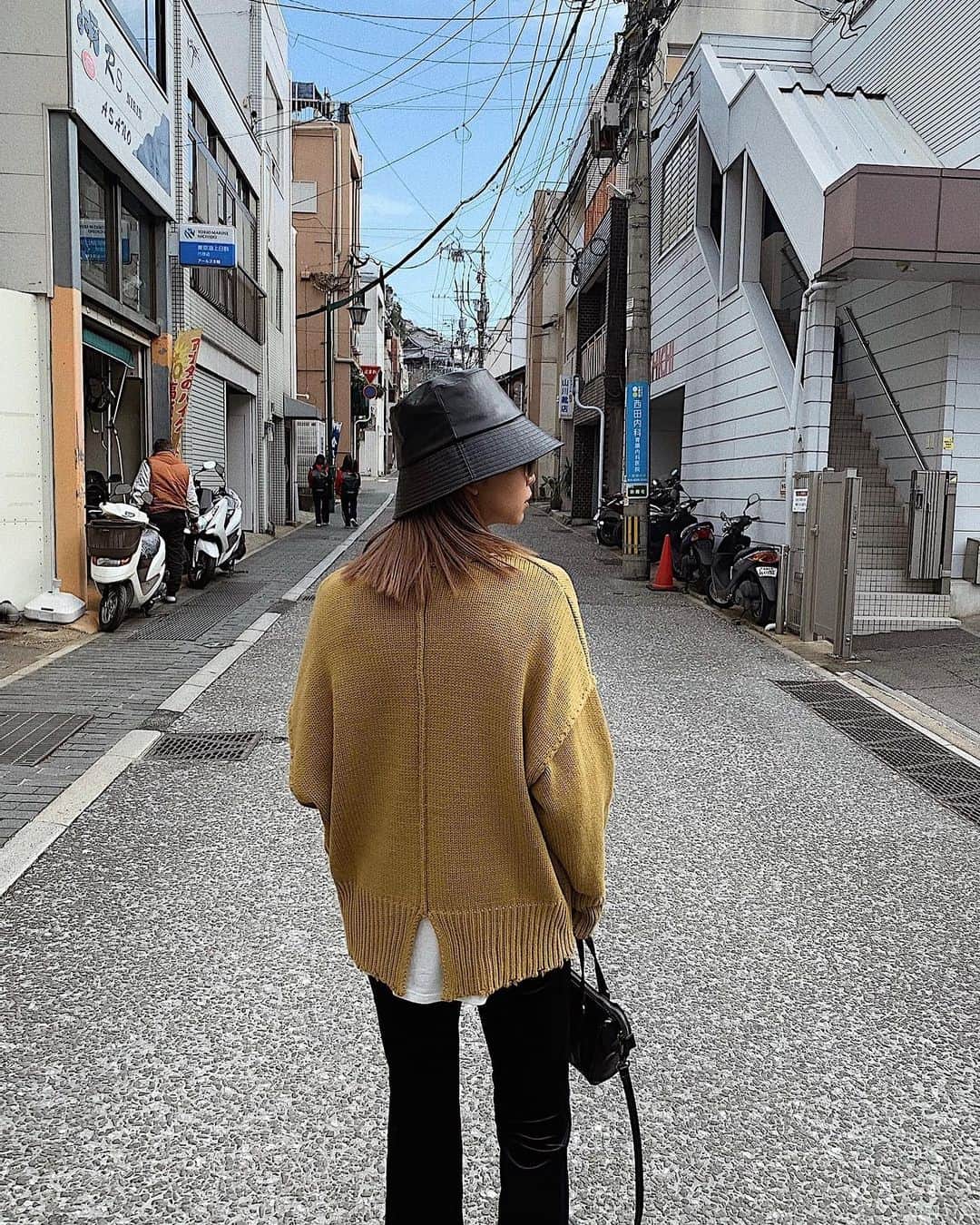 草野春香さんのインスタグラム写真 - (草野春香Instagram)「. 𝙊𝙪𝙩𝙛𝙞𝙩 🌼 最近カラーばっかり着てるな🌞🌈 ボトムは基本ZARAばっかりだよ✌🏾 KNIT :  @grl_official  PANTS : @zara  SHOES : @nike  HAT : @murua_official  BAG : @zara  #grl #グレイル」2月24日 22時07分 - _haruka030_