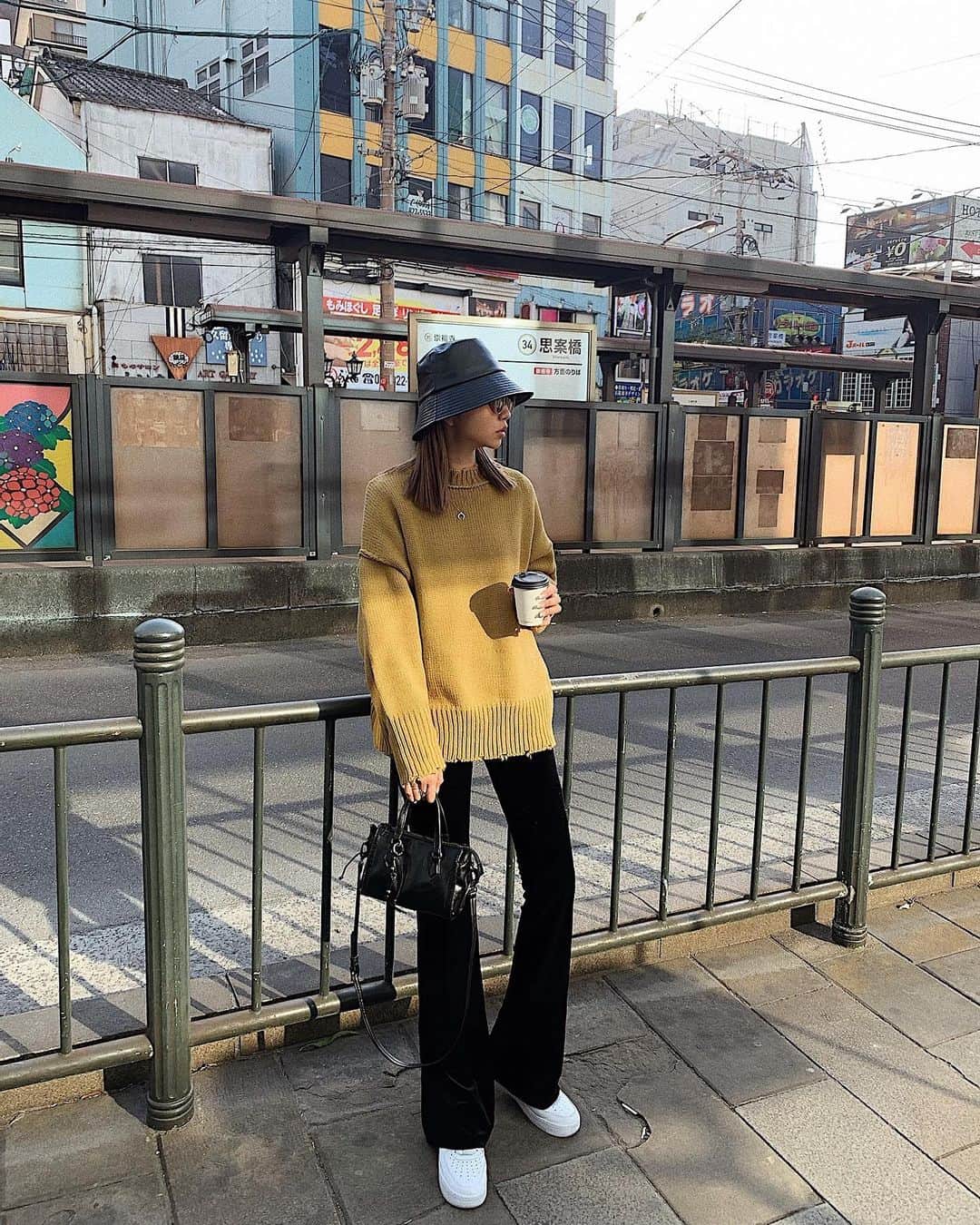 草野春香さんのインスタグラム写真 - (草野春香Instagram)「. 𝙊𝙪𝙩𝙛𝙞𝙩 🌼 最近カラーばっかり着てるな🌞🌈 ボトムは基本ZARAばっかりだよ✌🏾 KNIT :  @grl_official  PANTS : @zara  SHOES : @nike  HAT : @murua_official  BAG : @zara  #grl #グレイル」2月24日 22時07分 - _haruka030_