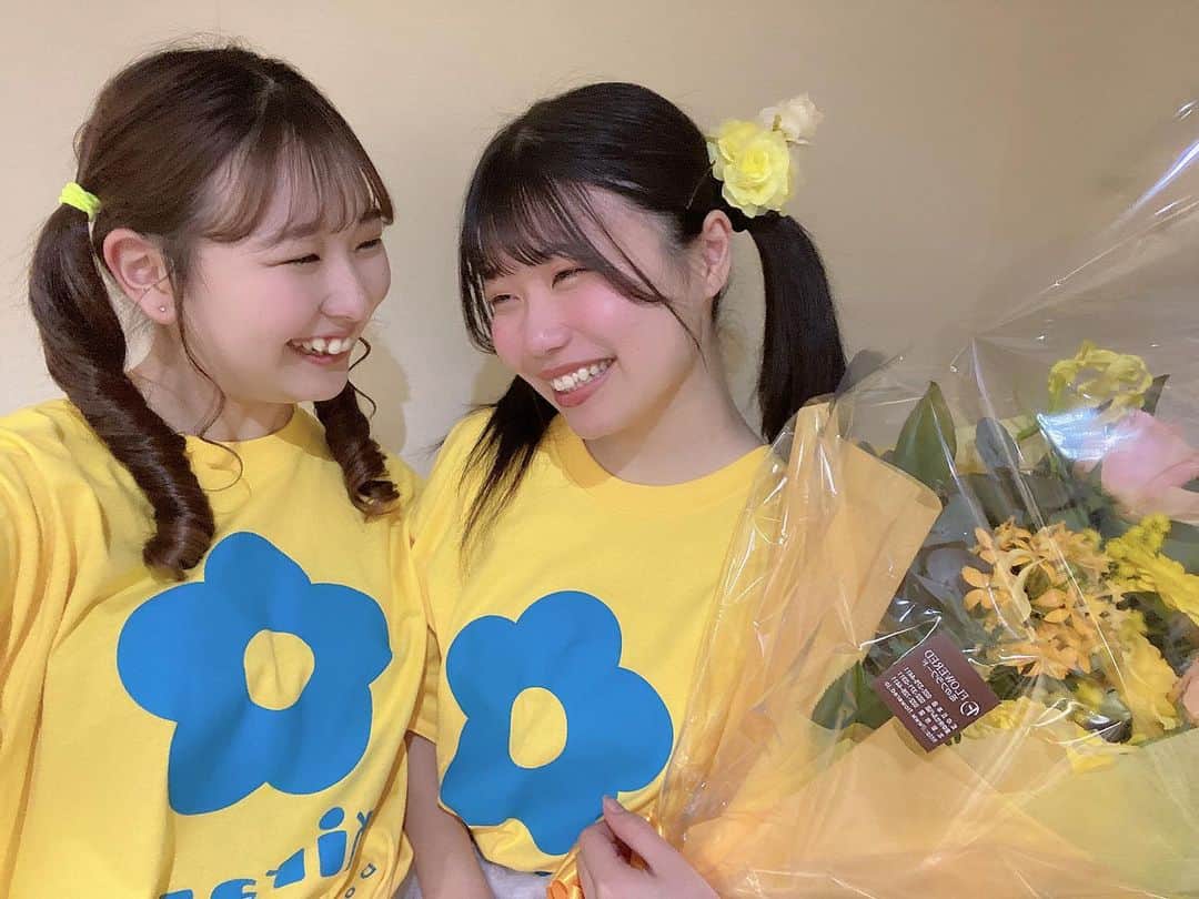 Dorothy Little Happyのインスタグラム：「✿ ふぅか ✿ ⋱⋰ ⋱⋰ ⋱⋰ ⋱⋰ ⋱⋰ ⋱⋰ ⋱⋰ ฅ" こんばんにゃちわわ ੯•`໒꒱  ひよこ組の私と🐣 ひまわり組のきららちゃん🌻  ツインテールに、きらりんTシャツ どうかなぁ〜.｡◦♡‬  #dorothylittlehappy  ⋱⋰ ⋱⋰ ⋱⋰ ⋱⋰ ⋱⋰ ⋱⋰ ⋱⋰」