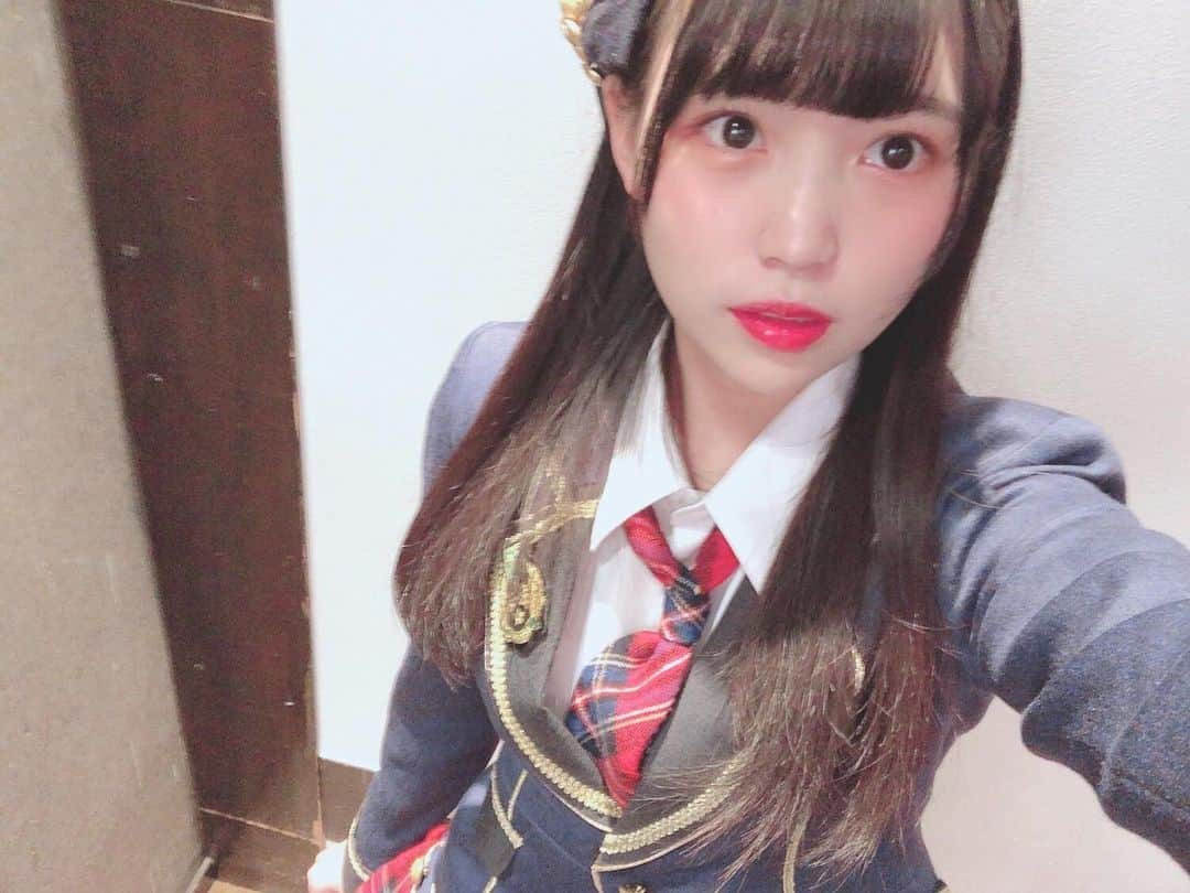 尾上美月のインスタグラム：「これもまた一年以上も前の写真なんですが、、、🙄🙄😉😉😉  制服っぽい衣装大好きです🥰」