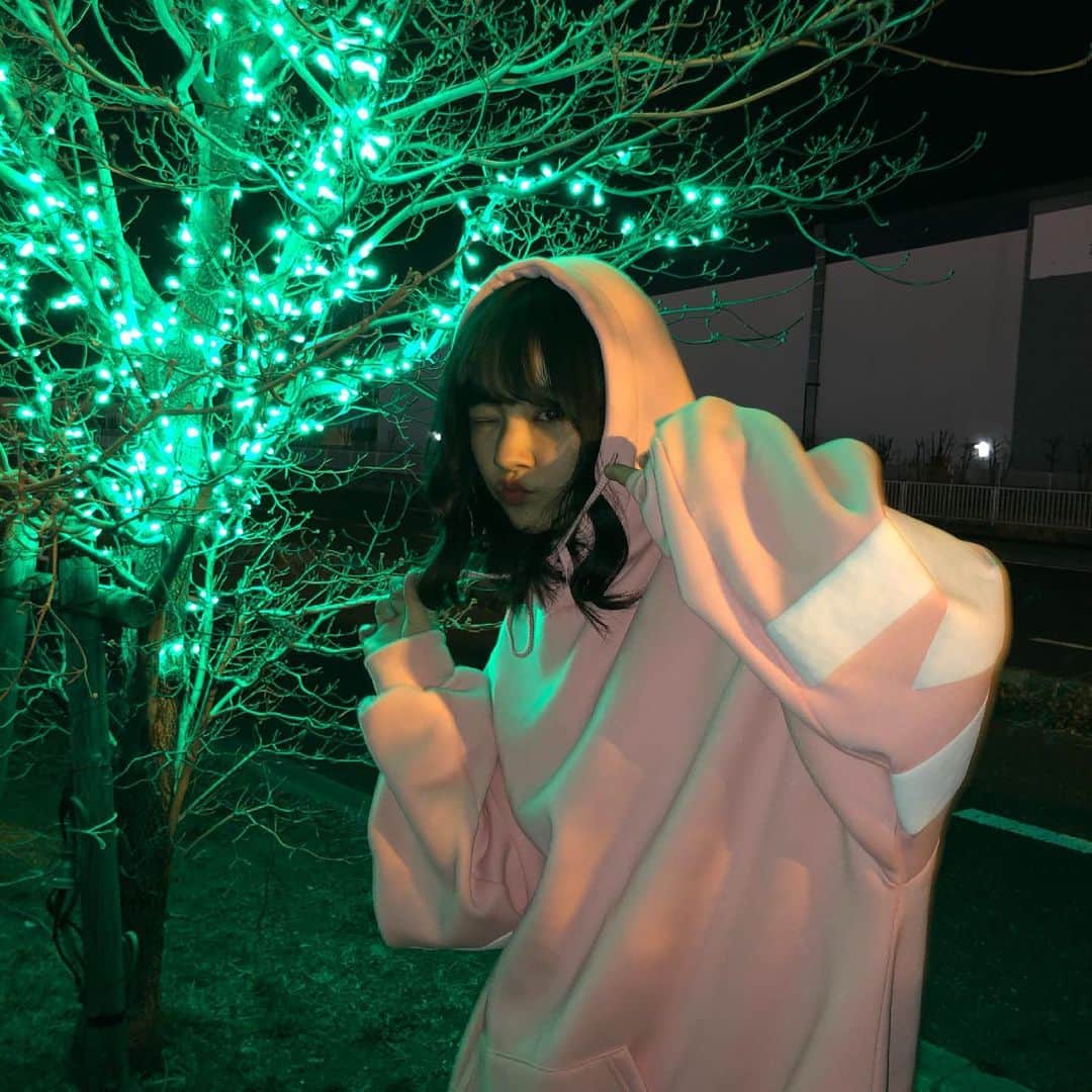のインスタグラム：「パーカー女はお好きですか？🧚🏻‍♀️ . . . #パーカー　#mirror9」