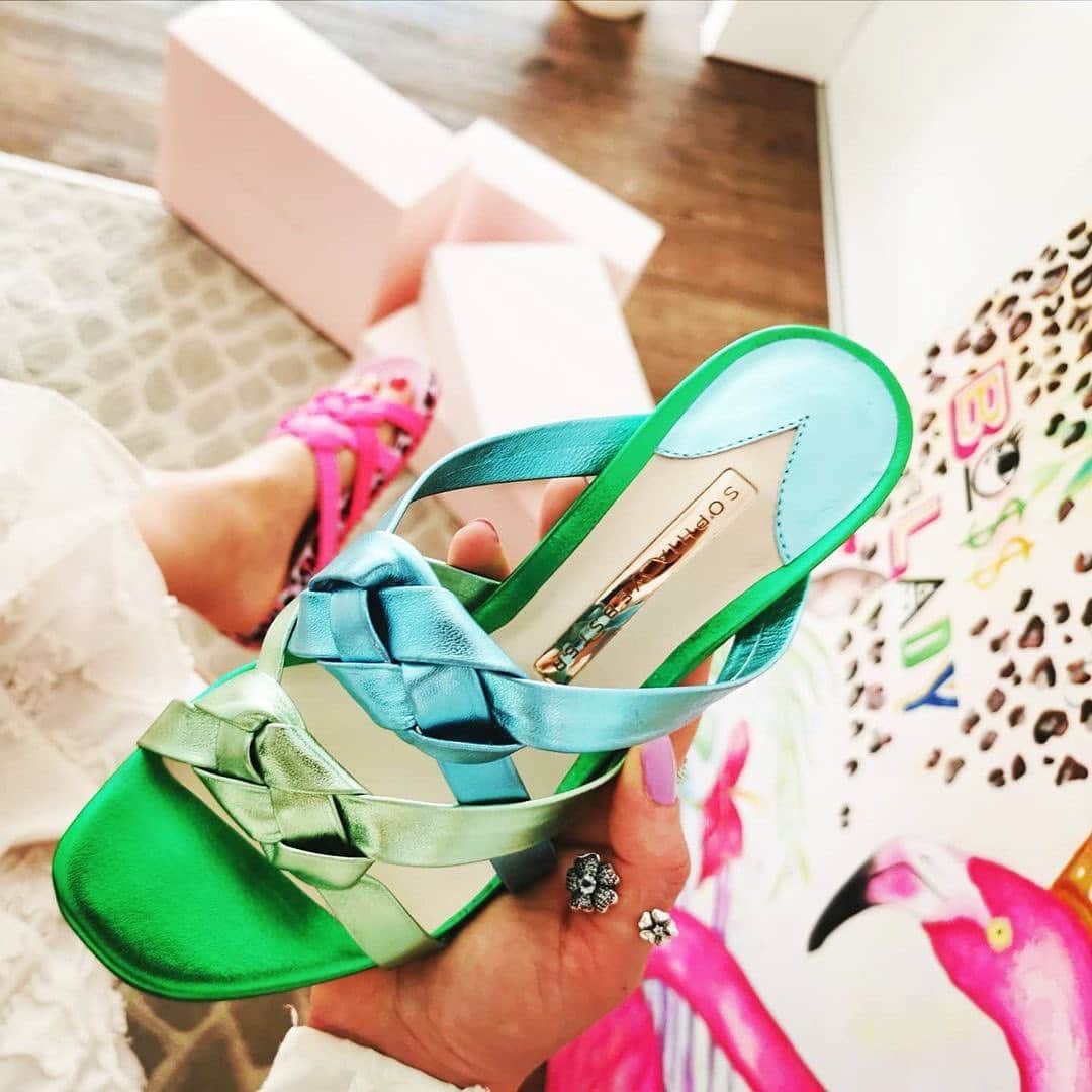 SOPHIA WEBSTERのインスタグラム：「When in doubt, double up! 💖 'Ramona' is roaring in pink yet marvellous in metallics. 🐾💚⁣ ⁣ 📸 Shoutout to @naaanis for this beauts shot! 💞 Tag #SWYes to be in with the chance of being featured on our TL. 🙌⁣ ⁣ #SophiaWebster⁣」