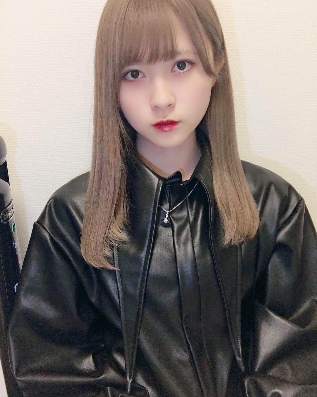 藤井優衣さんのインスタグラム写真 - (藤井優衣Instagram)「new hair ♛ ミルクティーってカラーらしい！！実物は写真より金じゃないよ ライブで会えるときにはどんな色だろう😂  -  #newhaircolor #milktea #japanesegirl #japaneseidol #londa」2月24日 22時29分 - fu_0o0