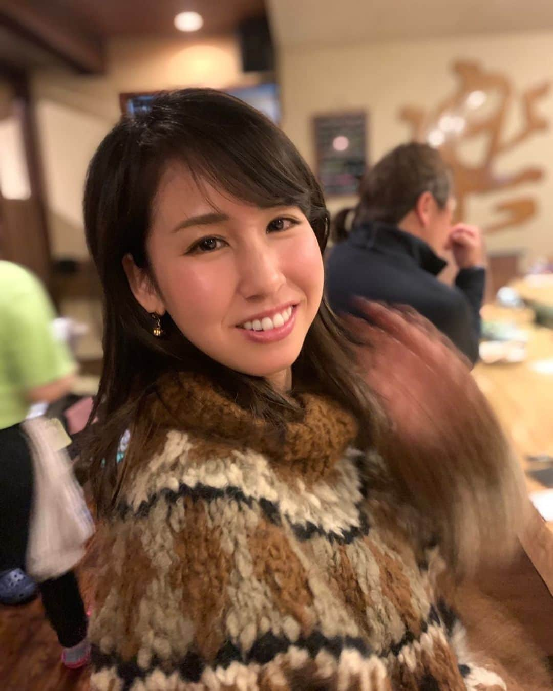 桒原えりかのインスタグラム：「久しぶりでもない友人に、 “なんだか日焼けしたね(^_^)” とか言われて、 “え、嘘！全然嬉しくない！” って言ったら、 “肌のキメがイイね！” とフォローされて喜んでる顔。笑 単純🤣✨✨ @aohalclinic の小柳先生のおかげ😌💕 ちなみに、スタッフの皆さんも超優しいし、アドバイスが的確😁✨ 髪、巻いたはずなのにハネまくってる。なぜw . . . #美容 #美容好きな人と繋がりたい  #ゴルフ女子 #lpga #jlpga #高尔夫 #골프 #golf #golflife #golflifestyle #女子プロゴルファー #プロゴルファー」