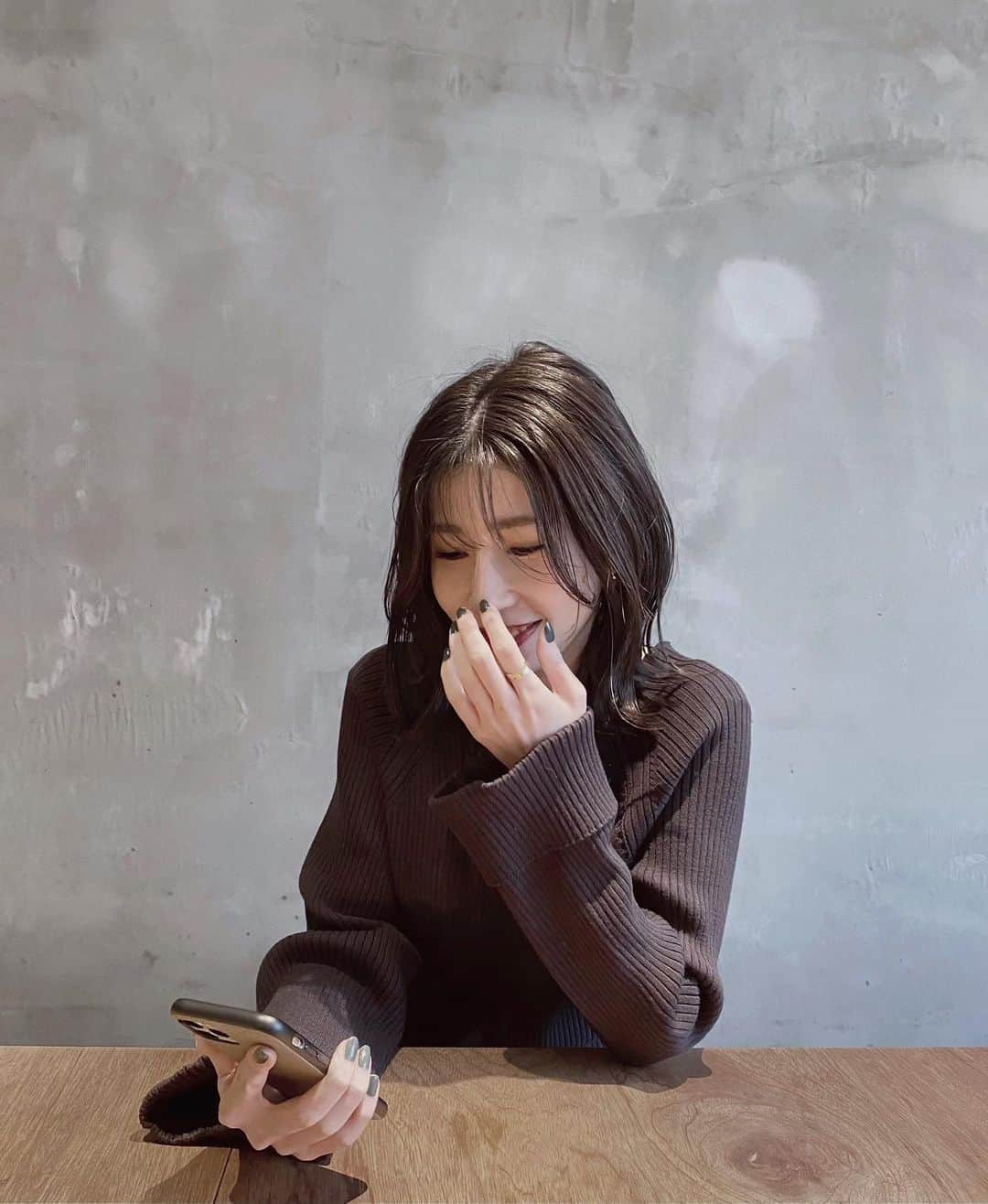 のインスタグラム：「. 前髪はあったりなかったり🤨 気分でいつも出掛ける前に自分で切っちゃう✂︎」