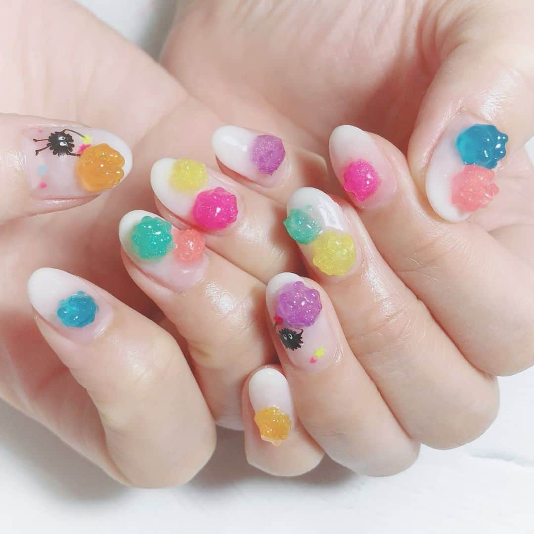 なかやまちえこのインスタグラム：「金平糖🌟⠀ （デザインは画像を見せていただきました🙏🙏🙏🙏🙏）⠀ ⠀ 金平糖も手作りしました✨⠀ 動画撮ったので編集したらUPします。⠀ #nail #nails #nailart #ネイル #美甲 #ネイルアート  #japanesenailart #manucure #japanesenails #manicurist #gelnails #أظافر #네일아트 #미용 #vẽmóng #ngườiđẹp  #เพ้นท์เล็บ #искусствоногтя #artedeuñas #เพ้นท์เล็บเจล #ジェルネイルデザイン #ネイルデザイン #senikuku #nagelkunst #金平糖 #金平糖ネイル #ススワタリ #aldious #marina さん @aldiousmarina」