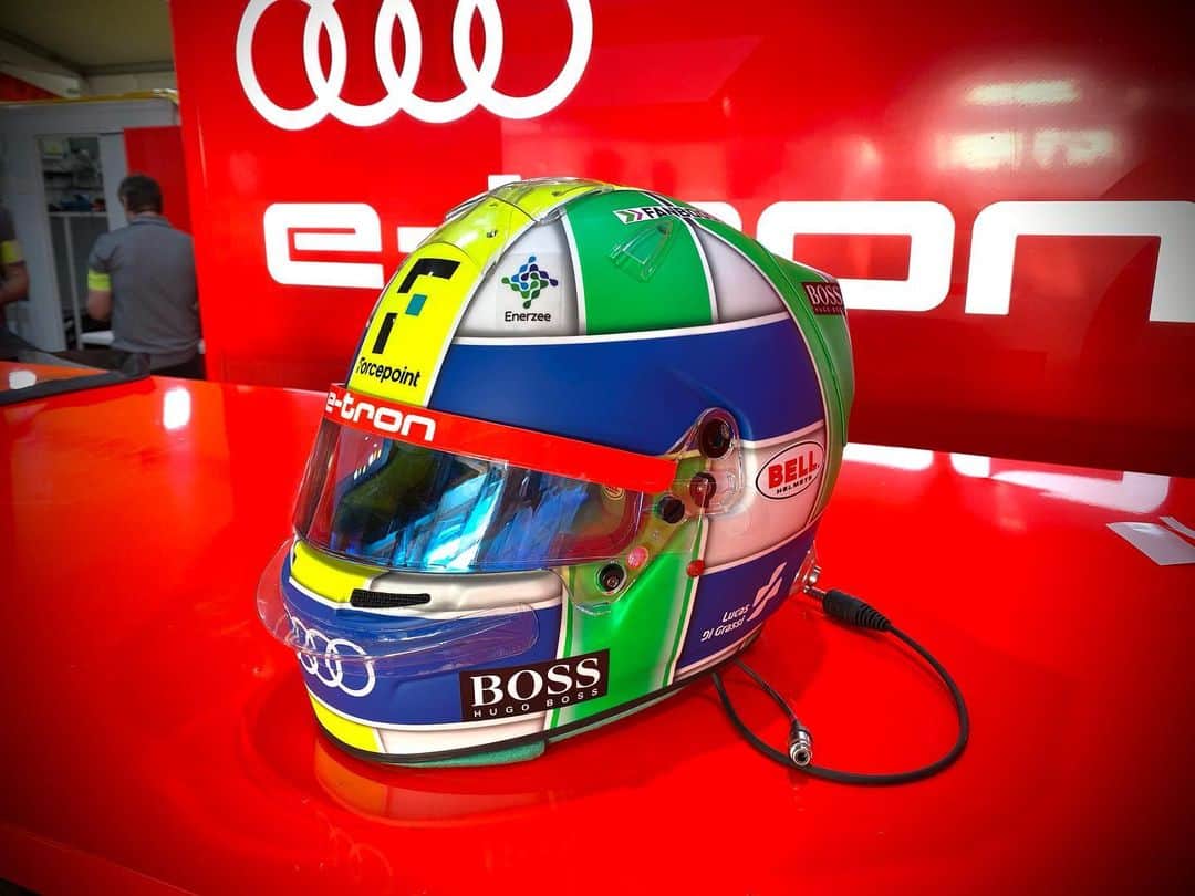ルーカス・ディ・グラッシのインスタグラム：「My official 2021 race #Helmet Do you like it? — 🇧🇷 Meu capacete pra temporada de 2021. Eai, curtiram ? —- #FIAFormulaE #FormulaE #Electric #ElectricVehicle #Racing #Motorsport #futureiselectric #AudiSport #Audi #etron #RSetronGT #Forcepoint #AudiBrasil #Boss #Enerzee #ZeroSummit #Technology #DiGrassi #LucasDiGrassi #Automobilismo #ElectricCar #EV #BellHelmets」