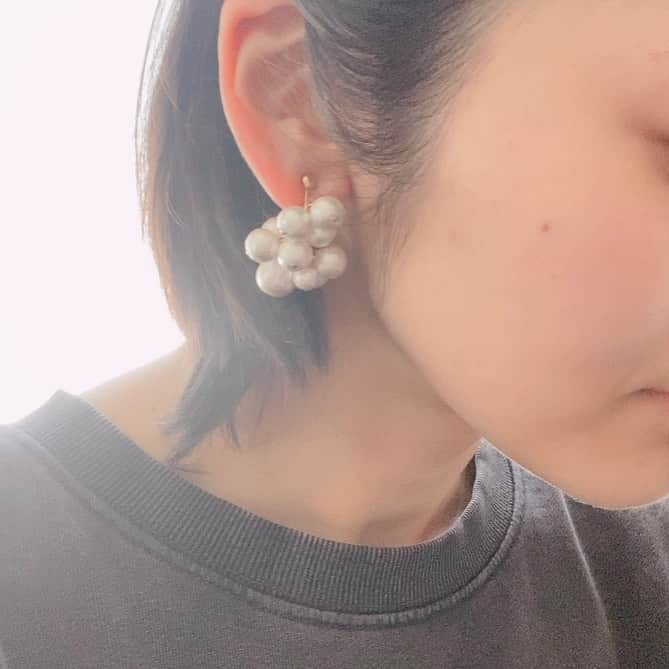 佃井皆美のインスタグラム：「NEW earring✨✨ I made it. Isn't it cute?😝  #イヤリング  #作ったよ」