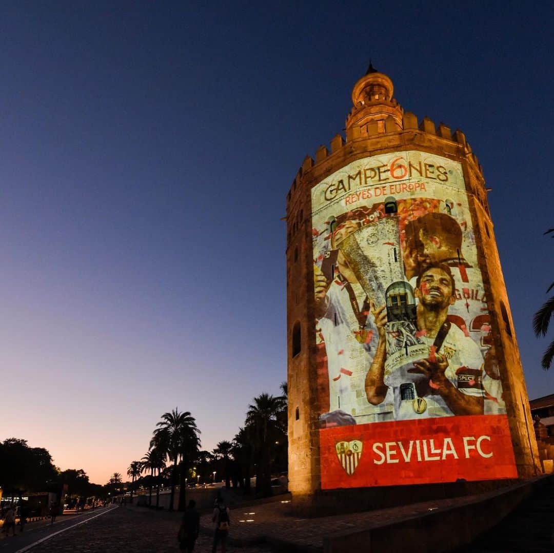 セビージャFCさんのインスタグラム写真 - (セビージャFCInstagram)「"...𝘳𝘰𝘮𝘱𝘪𝘦𝘯𝘥𝘰 𝘦𝘭 𝘢𝘨𝘶𝘢, 𝘢 𝘭𝘢 𝗧𝗼𝗿𝗿𝗲 𝗱𝗲𝗹 𝗢𝗿𝗼, 𝘣𝘢𝘳𝘤𝘰𝘴 𝘥𝘦 𝗽𝗹𝗮𝘁𝗮".  ❤️  #OchoSiglosDeOro #WeareSevilla」2月24日 22時59分 - sevillafc