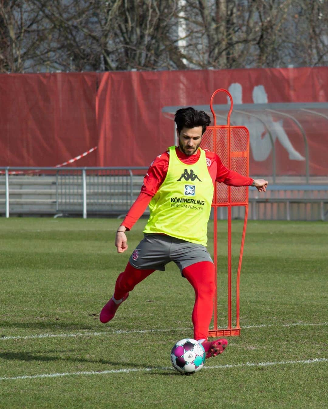 1.FSVマインツ05さんのインスタグラム写真 - (1.FSVマインツ05Instagram)「Rein damit!💥  #mainz05 #bundesliga」2月24日 22時54分 - 1fsvmainz05