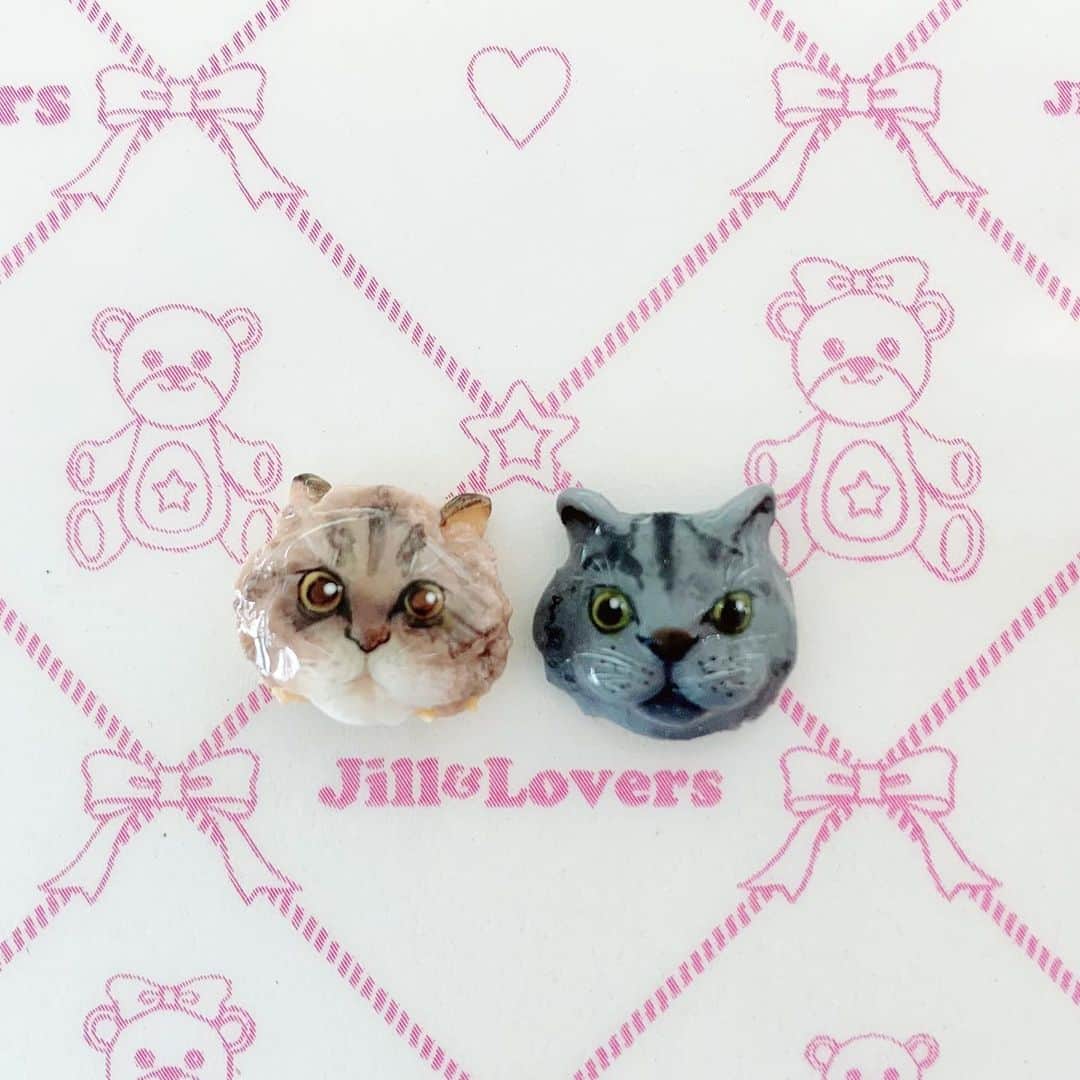 mamijinguのインスタグラム：「今回のは猫様🐈🐱🐈‍⬛  コーティング前の方がもふもふ感あったなぁと写真撮る事を忘れた事を後悔😱でも、お客様はとても喜んでくれたからいい💖  #jillandlovers #nail #nailart #paragel #gelneil#gel #ネイル #ネイルアート #me #look #love #かわいい#猫#猫ネイル」