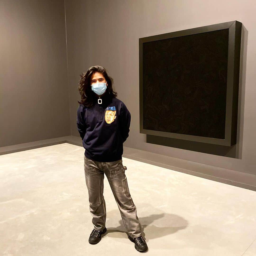 稲木ジョージのインスタグラム：「Art viewing and stuff 🙄🖼 photo credit @hurryuptuna」