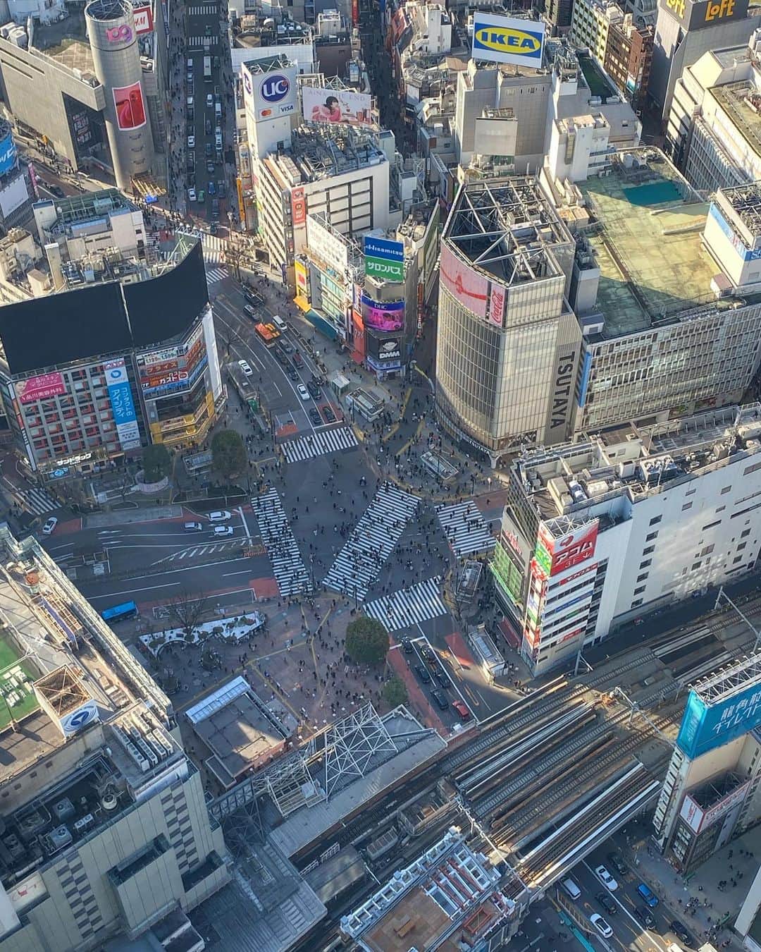 宍戸開さんのインスタグラム写真 - (宍戸開Instagram)「#monochrome #bw #bnw #streetphotography #storyofthestreet #streetoftokyo #streetcinematography #iphone11pro #photography #photographer #kaishishido #photooftheday #bnwp_2021」2月24日 22時56分 - kaishishido