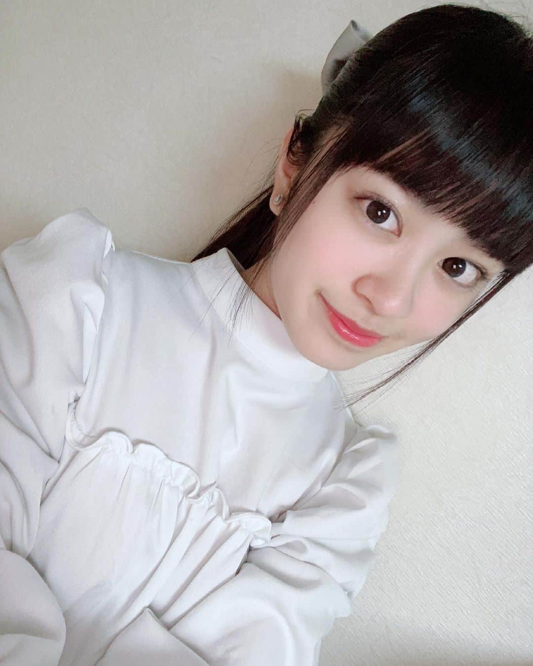 星ゆりかのインスタグラム：「最近はお昼暑い！！ってぐらいぽかぽかしてるけど、夜になるとやっぱり風があるから寒いね〜🥺 服装難しい🤔」