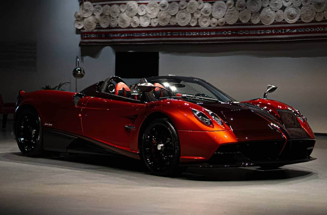 パガーニ・アウトモビリさんのインスタグラム写真 - (パガーニ・アウトモビリInstagram)「Benvenuto @paganiqatar !  We're so excited to welcome the brand-new Pagani Dealership of Qatar to the Pagani family.   #pagani #paganiautomobili #huayra #huayraroadster」2月24日 23時03分 - paganiautomobili