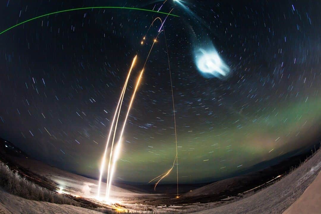 のインスタグラム：「The three bright-white arcs in this photo are a long-exposure view of the Super Soaker sounding rocket launch — so called because this mission released a burst of water into the air. The result was an artificial cloud. The blue glow comes from the vapor tracers used to track wind movements, and the green streak is the laser beam used to measure the cloud. (There's even a faint aurora glowing in the background of the launch, which took place in Alaska.)  Since the late 1800s, observers have searched the polar skies for elusive, high-flying clouds that shine in the darkness. Today, scientists study these clouds because of what they can reveal about the dynamics of Earth’s upper atmosphere.   Super Soaker released about 485 pounds of water (roughly 58 gallons) during its flight to create the artificial cloud, allowing scientists to study how these clouds form naturally. Their research shows that water vapor in our upper atmosphere can significantly lower the surrounding temperature and initiate one of these bright shining clouds.  Read more at the link in our bio.  📸 credits: NASA’s Wallops Flight Facility/Poker Flat Research Range/Zayn Roohi  #NASA #timelapse #soundingrocket #BiggestSuperSoakerEver」