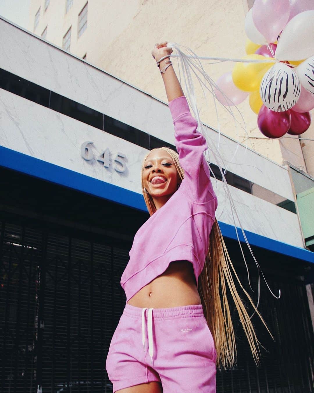 ラグ&ボーンのインスタグラム：「Take off with @shesmaad in City Sweats.」