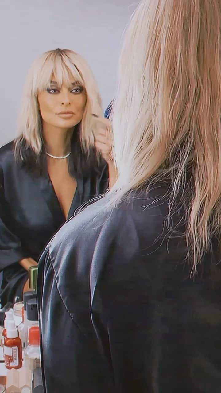 ジュリアナ・パエスのインスタグラム：「Making of... que eu amei tanto!!! ❤️❤️❤️❤️❤️❤️❤️❤️❤️💖💖💖💖💖💖💖quem viu meu post de ontem??? @lancaperfume」