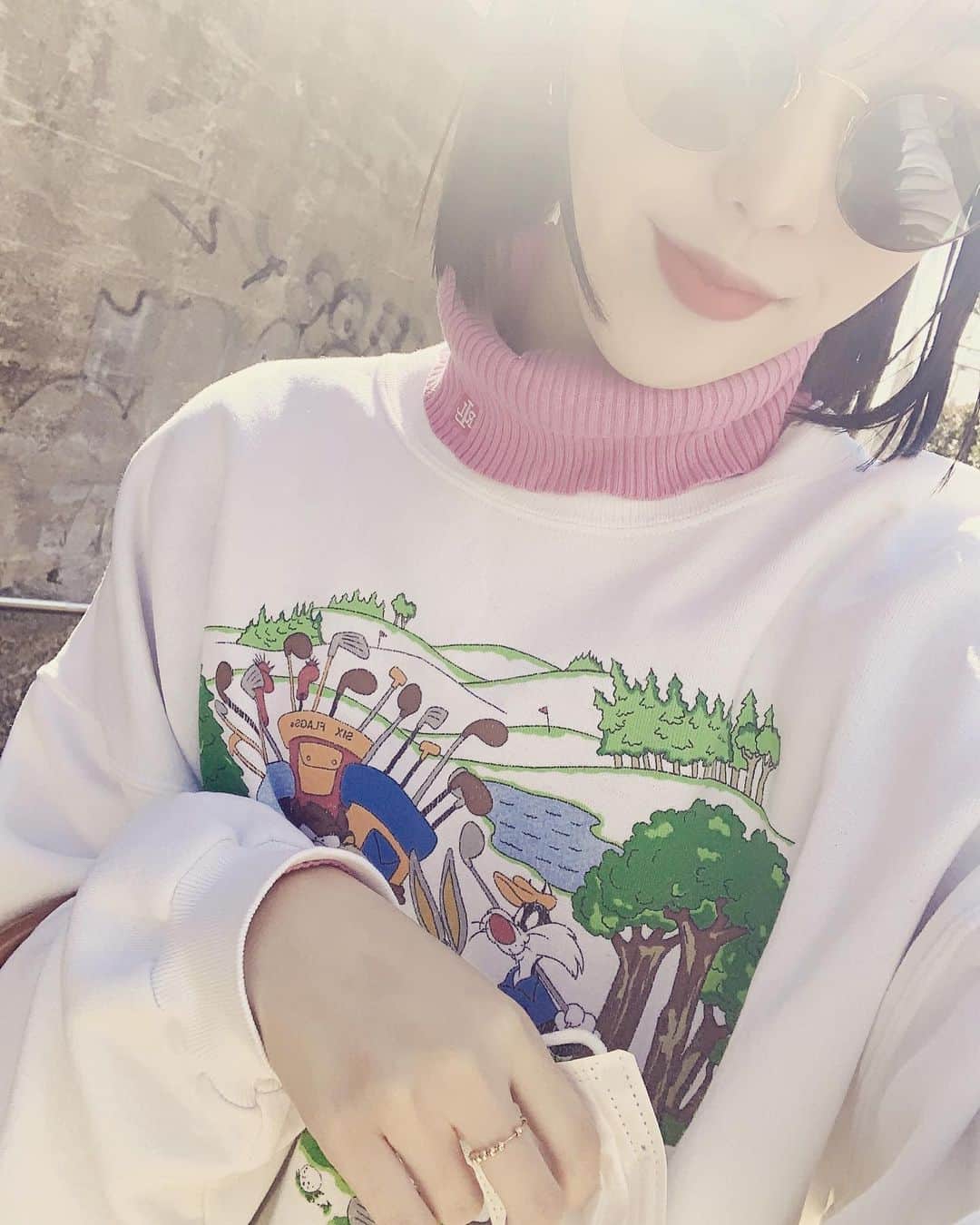 のインスタグラム：「・ 高円寺の古着屋で買った服たち 最近古着ブームがまた来て 直感で爆買いした。笑 みんな古着は好き？ オススメの店とかあったら教えて??  (撮る時だけマスク外してるよ！)」