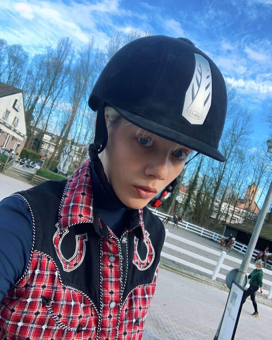 マリヤン・ジョンクマンのインスタグラム：「Making selfies while horseriding 🐴🦒」