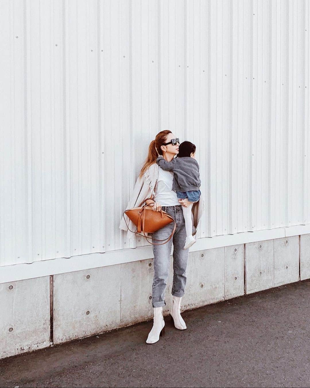 岡田美季さんのインスタグラム写真 - (岡田美季Instagram)「昨日の私服❤︎ jacket.. Fringe Design Linen Jacket denim..Wash Cropped Tapered Denim boots..Center Seam Suede Boots #fashion #ootd #coordinate #room306contemporary」2月24日 23時12分 - mikiokada0225