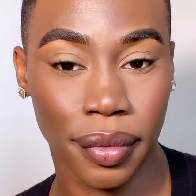 Revlonのインスタグラム：「When it comes to @varijstylez’s "easy editorial glam," to say we're obsessed is an understatement 💜  We're sharing the new #RevlonSoFierce products you need to get the look, but you have to promise to #WearResponsibly...  ...Prismatic Palette in The Big Bang (966) & Clap Back (964), plus Big Bad Lash Mascara」