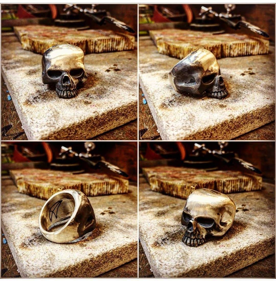 クレイジーピッグさんのインスタグラム写真 - (クレイジーピッグInstagram)「Midway through a Large Evil Skull Ring 💀 #skull #ring #maker #halfjaw #evil #silver #jewellery #heavymetal #rocknroll」2月24日 23時24分 - crazypigdesignslondon