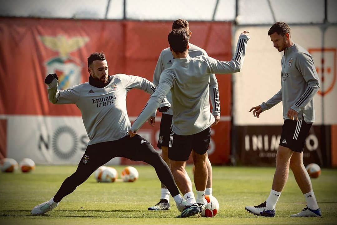 ニコラス・オタメンディさんのインスタグラム写真 - (ニコラス・オタメンディInstagram)「#UEL #Benfica 🔴⚪️ 🦅💪🏻」2月24日 23時17分 - nicolasotamendi30