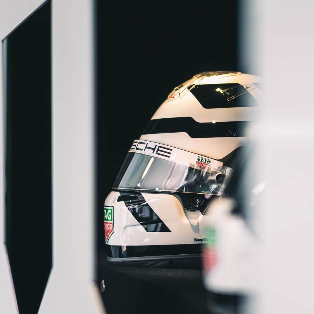 アンドレ・ロッテラーのインスタグラム：「Helmets are ready #36 👌🏼! Like it? My photos! 🤓 @bellracinghq」