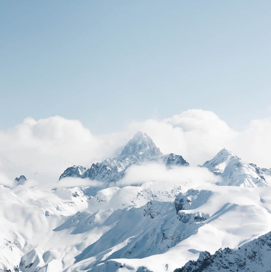 のインスタグラム：「Nylon, our premium performance fabrication, provides the structure and support you need while maintaining the airy 'barely there' feeling you want, keeping you as cool and fresh as mountain air.⁠」