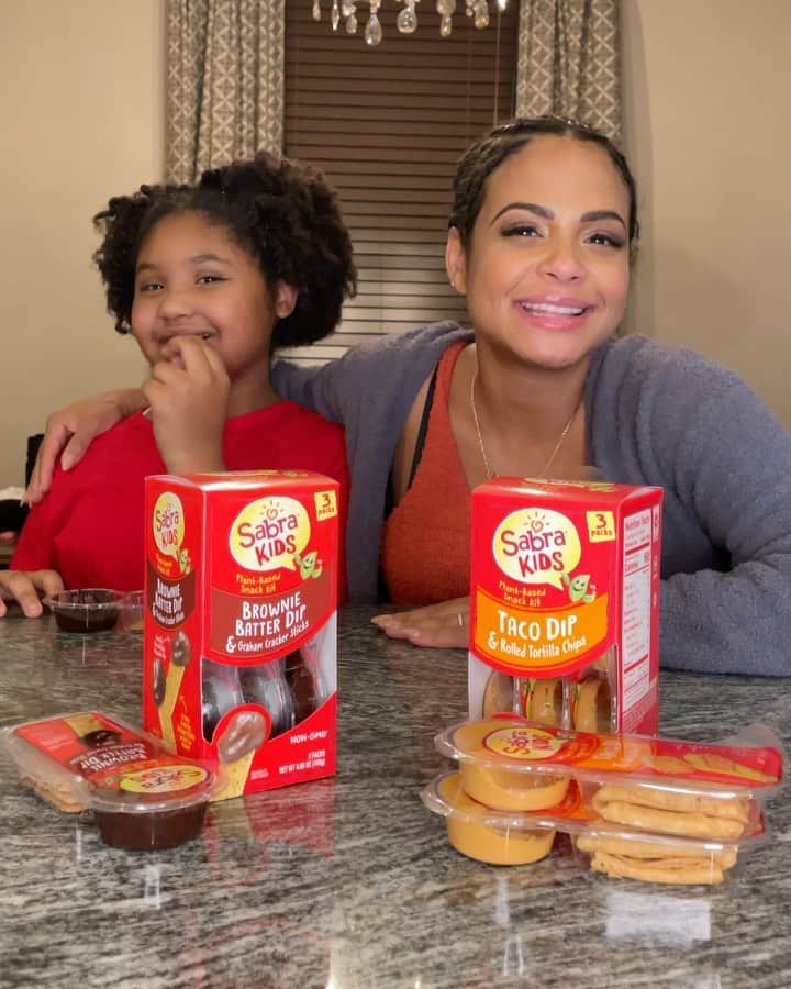 クリスティーナ・ミリアンのインスタグラム：「@Sabra and Daphne Oz are daring my family to try Sabra Kids and here is your chance to try it too! — Comment below for a chance to win a Delicious Dare giveaway with a taste of both varieties: Brownie Batter and Taco, plus a fun Truth or Dare Game to play with the whole family!  To enter, you’ll need to share your Truth about snack struggles at home, and hashtag #sabradeliciousdare by March 3rd. Make it funny, eye opening or just a real-life struggle as an everyday parent.  <The winner will be selected at random and notified by DM. No purchase necessary. 18+ only. USA residents only. Giveaway closes on March 3rd 11:59:59pm (EST). Winners will be notified by March 8th. This is in no way sponsored, endorsed or administered by, or associated with, Instagram.>  @CandaceParker you’re up next! 🙌🏽 #SabraKids, #SabraDeliciousDare, #ad」