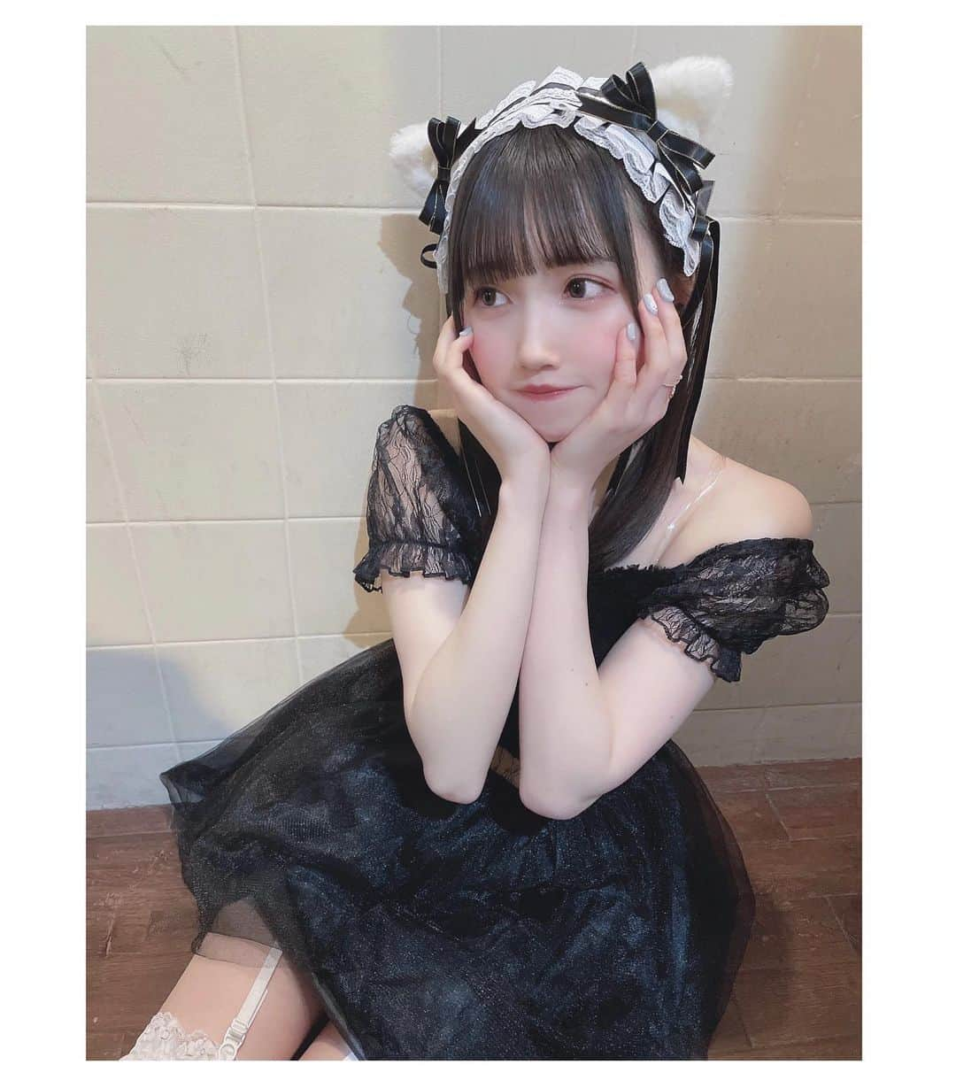 青葉ひなりさんのインスタグラム写真 - (青葉ひなりInstagram)「んにゃ  #猫の日　#コスプレ  #japanesegirl  #japaneseidol  #ガーターベルト」2月24日 23時42分 - hinari_festive