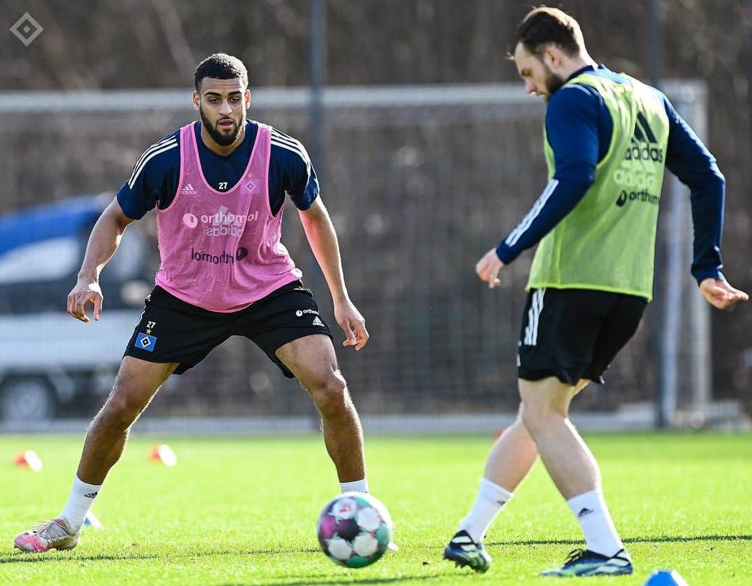 ハンブルガーSVさんのインスタグラム写真 - (ハンブルガーSVInstagram)「Startschuss für die Vorbereitung auf's Stadtderby 🚀🔷⚪️⚫️  #nurderHSV #Training #Hamburg #blauweißschwarz  📸 @witters_sportfotografie」2月24日 23時40分 - hsv