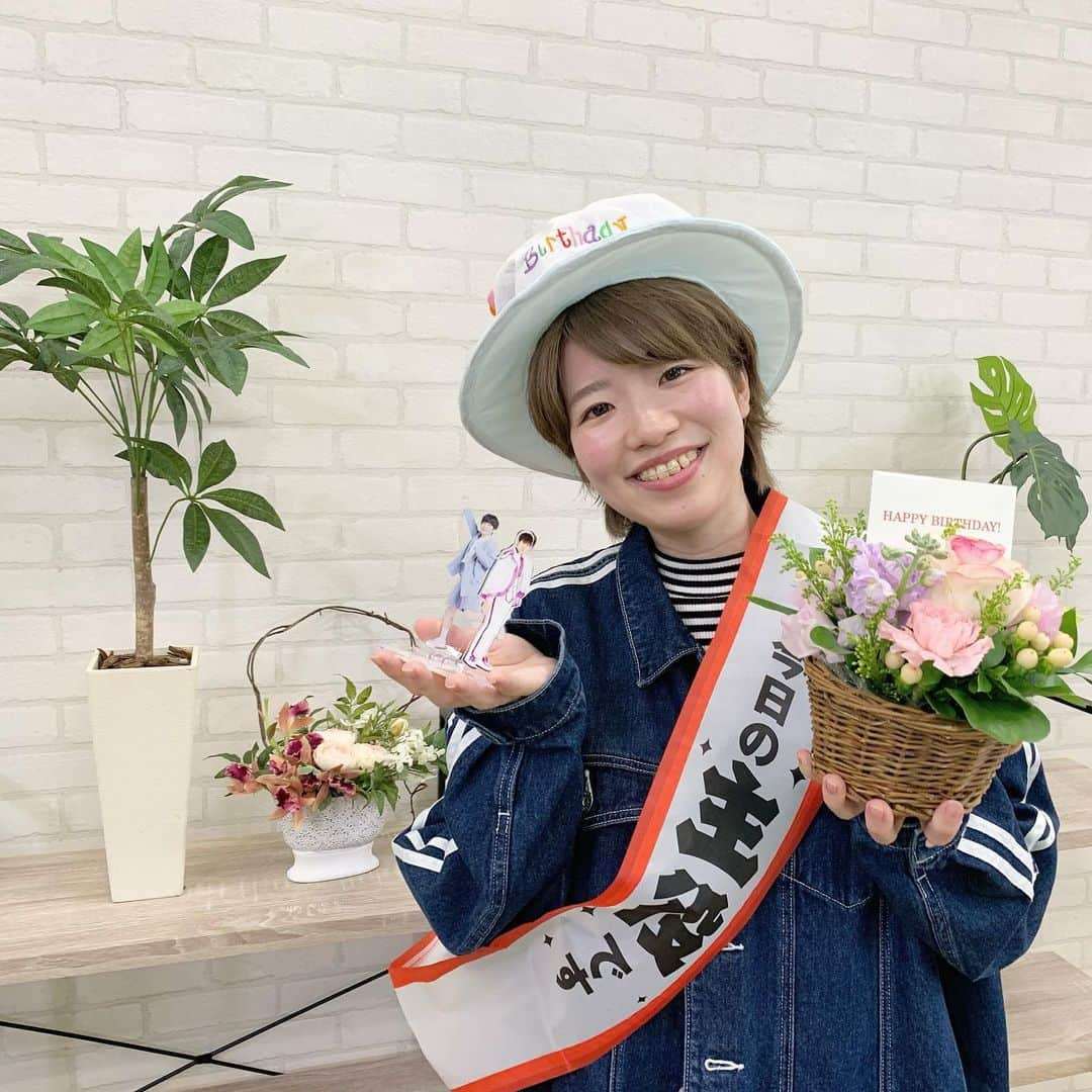 サワデーのインスタグラム：「26歳になりました(^.^)﻿ ﻿ ﻿ 自分の誕生日にイベントをやれるなんて﻿ まるでアイドルのようで本当に嬉しかった💓﻿ ﻿ ﻿ ﻿ 普段動画を見てくれているみんなにいつもありがとうの気持ちを伝えることができたし、みんなからも愛をいっぱいもらったし、なによりみんなとオンラインでお喋りするのが楽しすぎて、途中の休憩中も、終わった後もずっと楽しい❗️楽しい❗️って連呼してた笑﻿ ﻿ ﻿ ﻿ またやりたいです❗️ってイベントチームの方にも言って帰ってきたから、マジでまたやるゾ❗️﻿ ﻿ ﻿ ﻿ snsなどでも沢山お祝いしてくれてありがとうございました！ゆっくり見ています(^.^)💓﻿ ﻿ ﻿ #サワ誕ミーグリ」