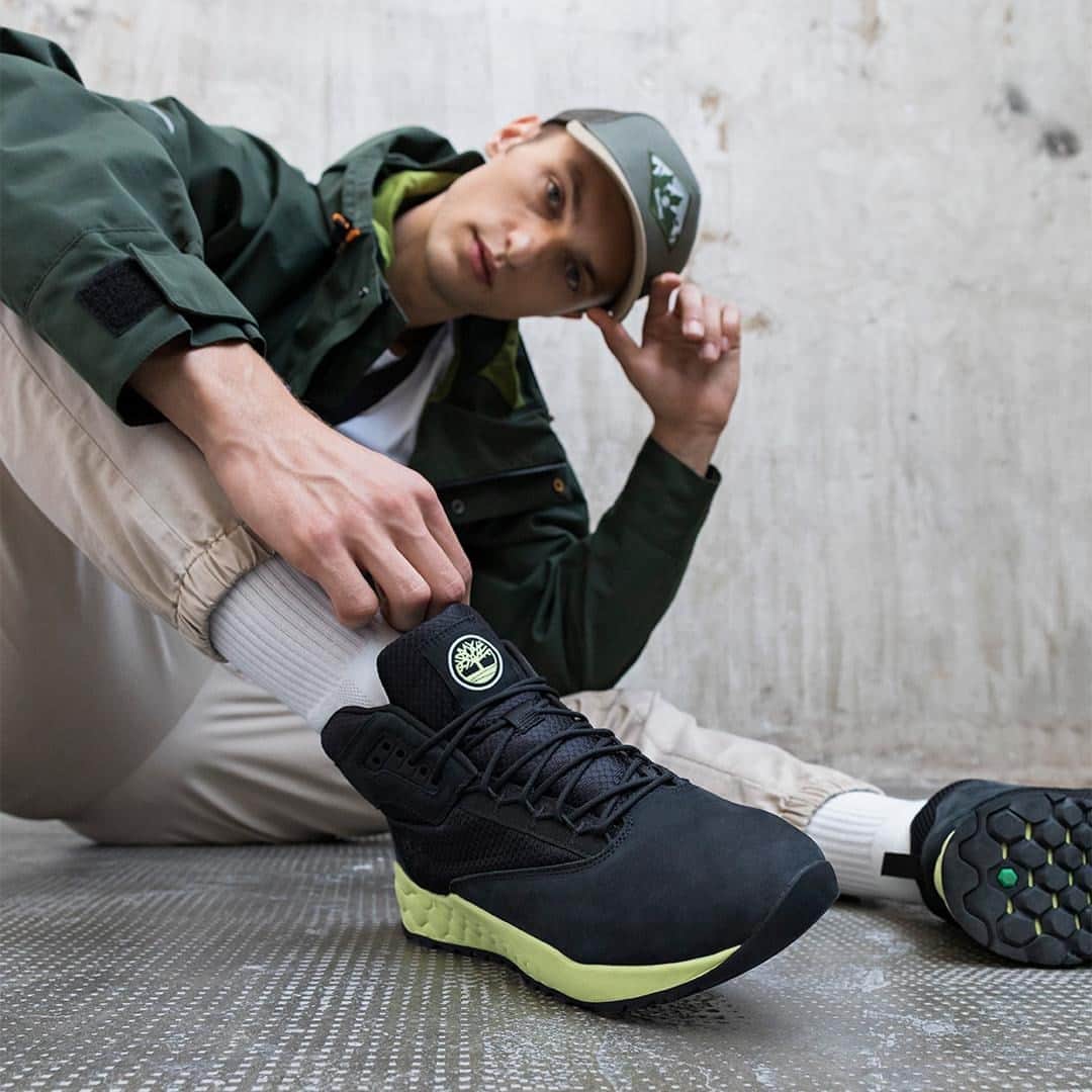 ティンバーランドのインスタグラム：「That bold pop of color is more than just eye-catching. It’s where we packed in the comfort. Plus, it’s made with 75% natural sugar cane and renewable rubber from trees. Who knew Nature-inspired innovation could look this good? #Timberland #GreenStride #NatureNeedsHeroes」