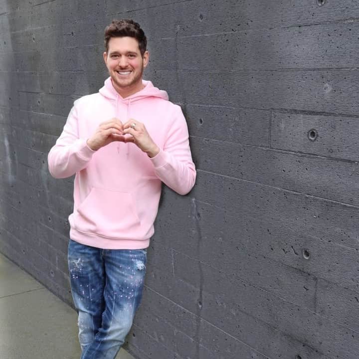 マイケル・ブーブレのインスタグラム：「Today, I proudly wear Pink to support the Canadian born movement against bullying. Take a stand, spread love and most importantly, be kind.  #pinkshirtday」