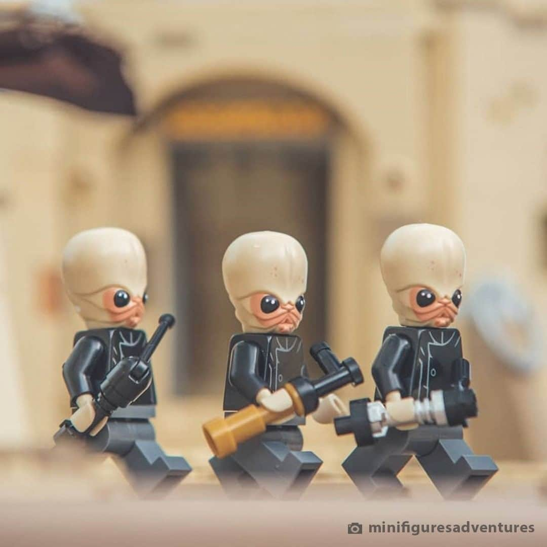 LEGOさんのインスタグラム写真 - (LEGOInstagram)「*Cantina music intensifies* who’s your favorite character from the Mos Eisley Cantina? 😄​  📸 by @minifiguresadventures ​  #LEGO #LEGOStarWars #StarWars #AFOL」2月25日 0時00分 - lego