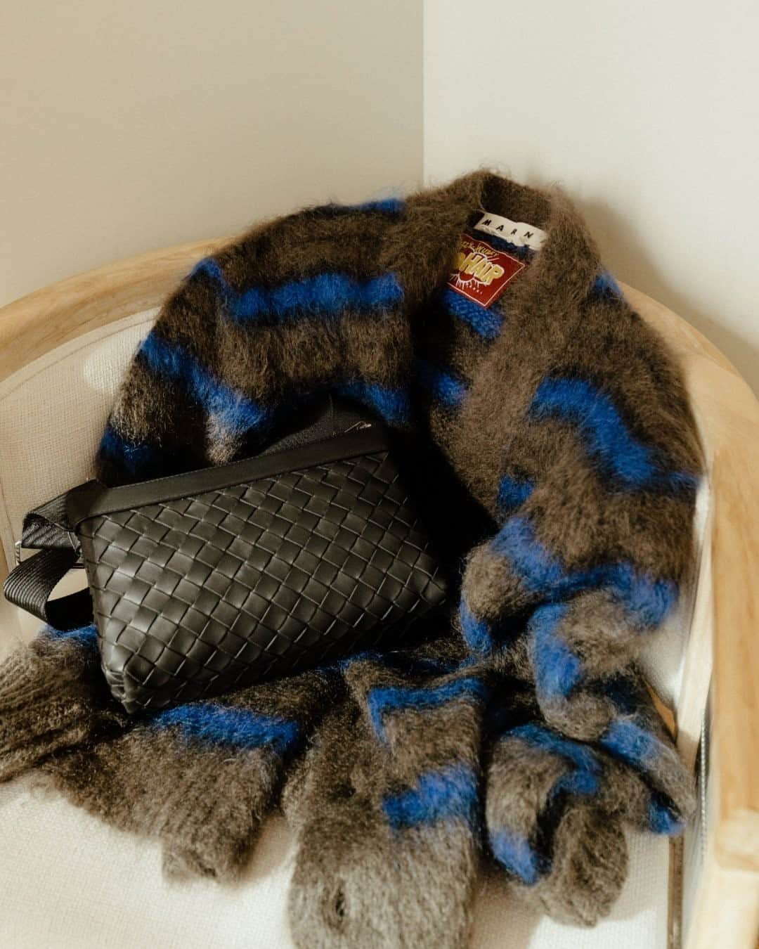 MR PORTERのインスタグラム：「Marni’s chunky mohair cardigan serves double duty here, at once a mood enhancer – who could fail to raise a smile at the sight of those colours? – and an insulating layer for anyone brave enough to venture out into the garden before it’s properly warm. And, let’s be honest, that still might be a while yet. But the star of the show is surely Bottega Veneta’s iconic pouch. For more new season arrivals from the spring collections, head to the link in bio📷 @xxjmitch   Shop the story: MARNI - Striped Mohair-Blend Cardigan BOTTEGA VENETA - Leather Messenger Bag」